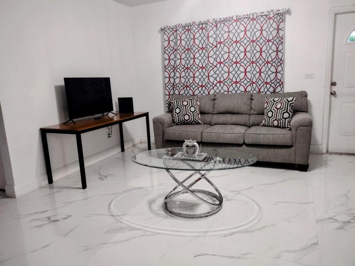 نورث ميامي بيتش Cheerful 3-Bedroom Home /Ac+ Free Parking المظهر الخارجي الصورة