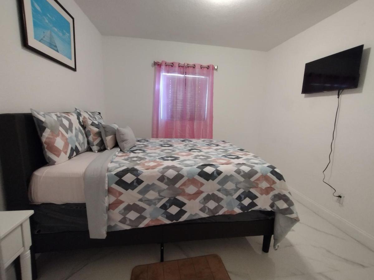 نورث ميامي بيتش Cheerful 3-Bedroom Home /Ac+ Free Parking المظهر الخارجي الصورة