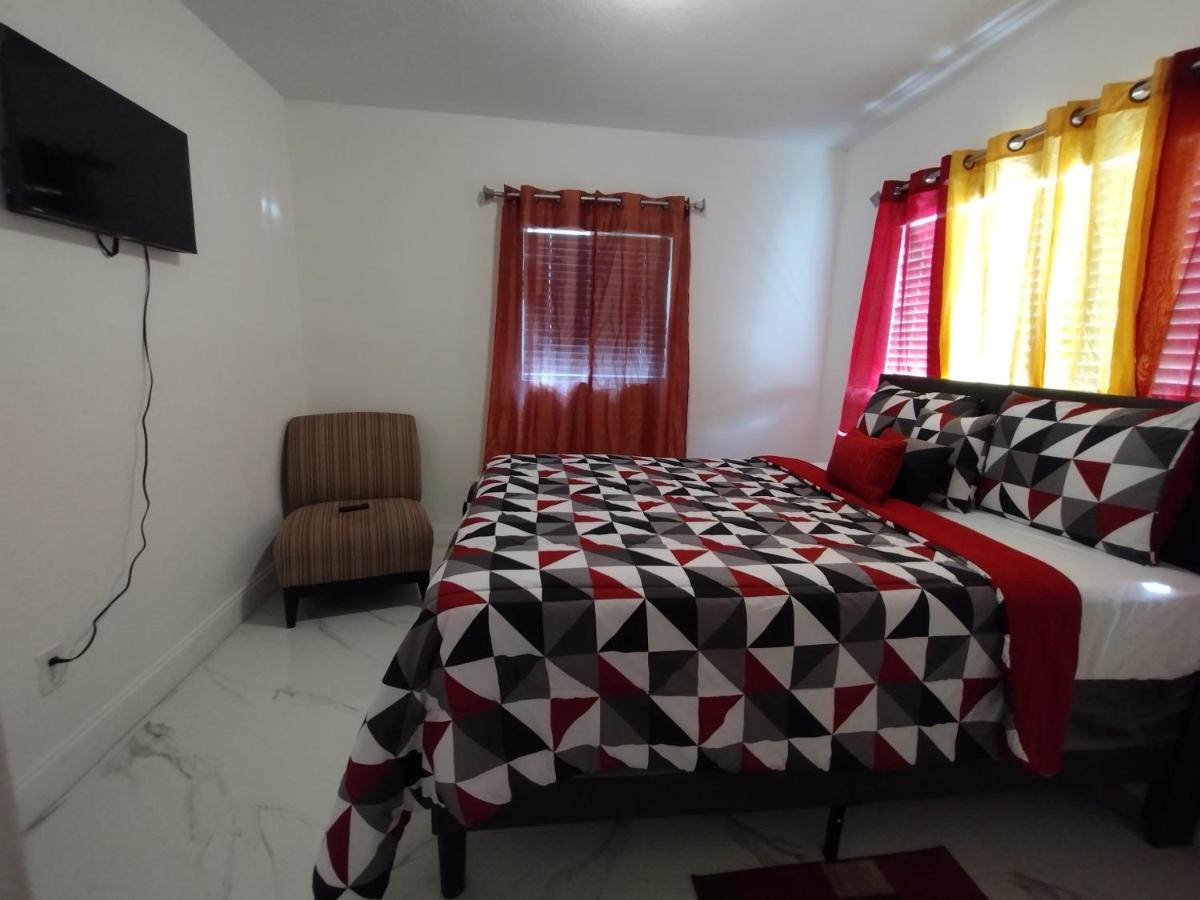 نورث ميامي بيتش Cheerful 3-Bedroom Home /Ac+ Free Parking المظهر الخارجي الصورة