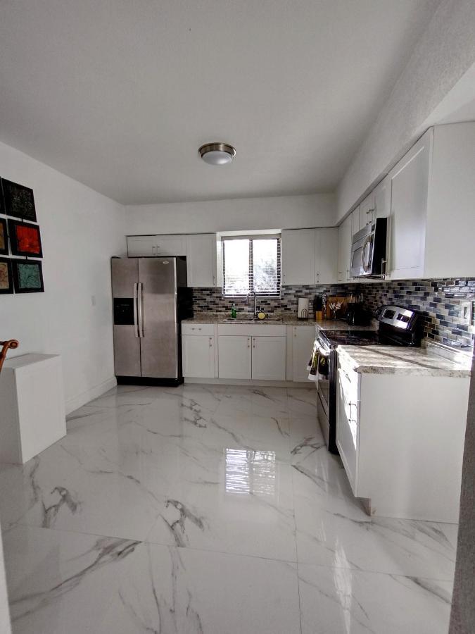نورث ميامي بيتش Cheerful 3-Bedroom Home /Ac+ Free Parking المظهر الخارجي الصورة