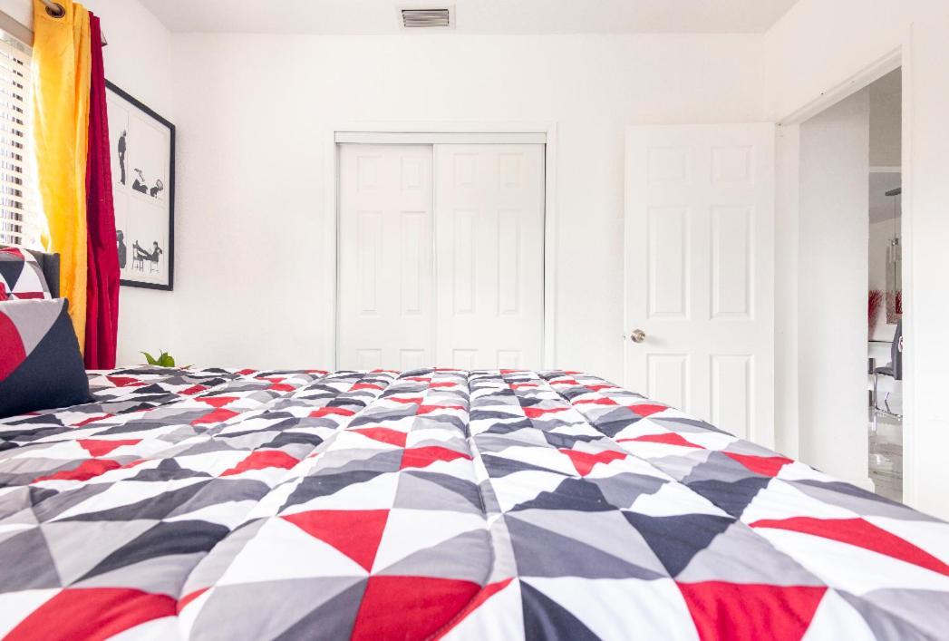 نورث ميامي بيتش Cheerful 3-Bedroom Home /Ac+ Free Parking المظهر الخارجي الصورة