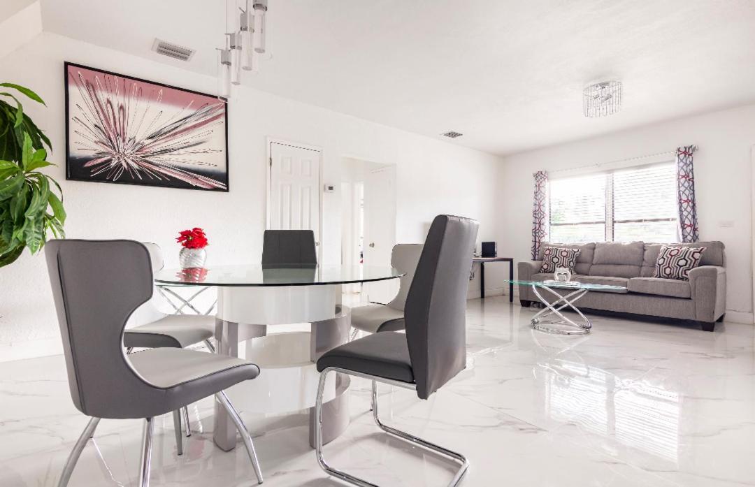 نورث ميامي بيتش Cheerful 3-Bedroom Home /Ac+ Free Parking المظهر الخارجي الصورة