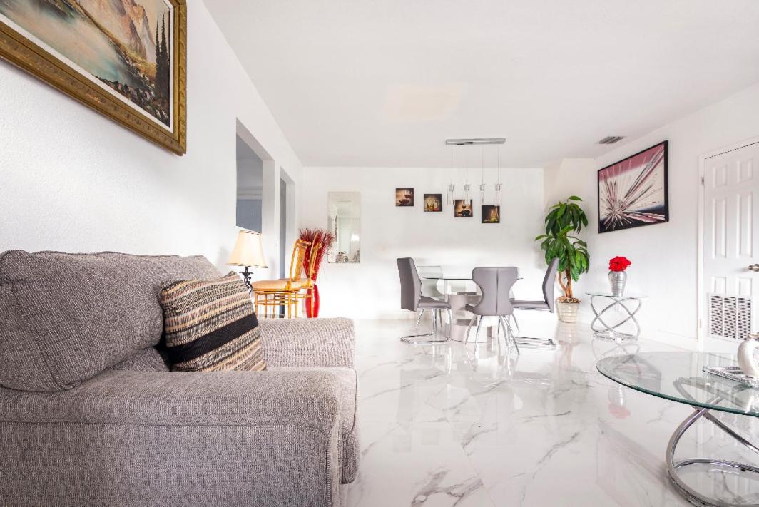 نورث ميامي بيتش Cheerful 3-Bedroom Home /Ac+ Free Parking المظهر الخارجي الصورة